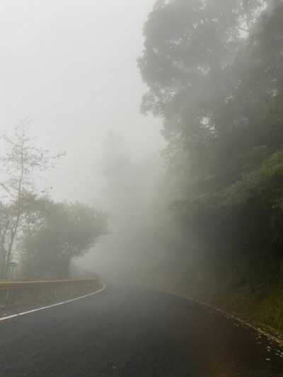 山區濃霧 請減速駕駛